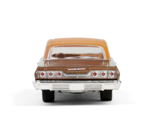 Greenlight 1/64 California Lowriders Series 6- 1963 Chevrolet Impala SS Convertible Top Up Greenlight 1/64 California Lowriders Series 6- 1963 Chevrolet Impala SS Convertible Top Up