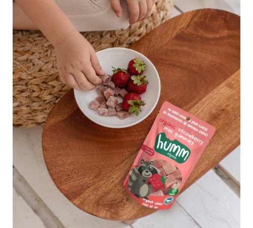 Humm Organik Çilekli Glutensiz Vegan Mini Küpler 30 Gr Humm Organik Çilekli Glutensiz Vegan Mini Küpler 30 Gr
