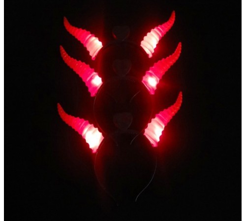 Kırmızı Renk Led Işıklı Kıvrımlı Boynuz Taç 27x18 cm Kırmızı Renk Led Işıklı Kıvrımlı Boynuz Taç 27x18 cm