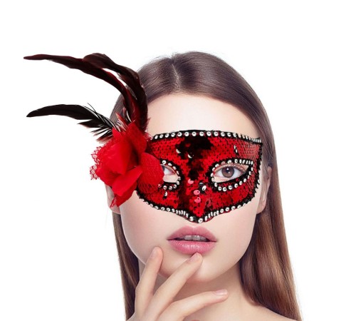 Kırmızı Renk Yandan Tüylü Güllü Gümüş Taşlı Pullu Maske 20x22 cm Kırmızı Renk Yandan Tüylü Güllü Gümüş Taşlı Pullu Maske 20x22 cm