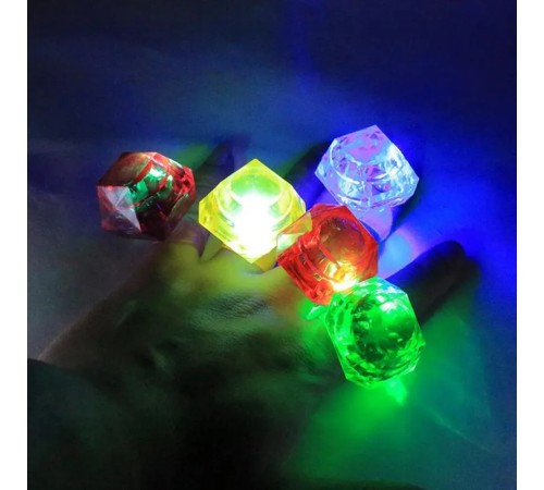 Kristal Tasarımlı Led Glow Işıklı 3 Modlu Yeşil Yüzük 3.5 x 5 cm Kristal Tasarımlı Led Glow Işıklı 3 Modlu Yeşil Yüzük 3.5 x 5 cm