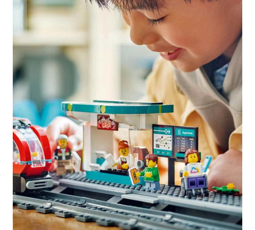 LEGO City Şehir Merkezi Tramvay İstasyonu 60423 LEGO City Şehir Merkezi Tramvay İstasyonu 60423