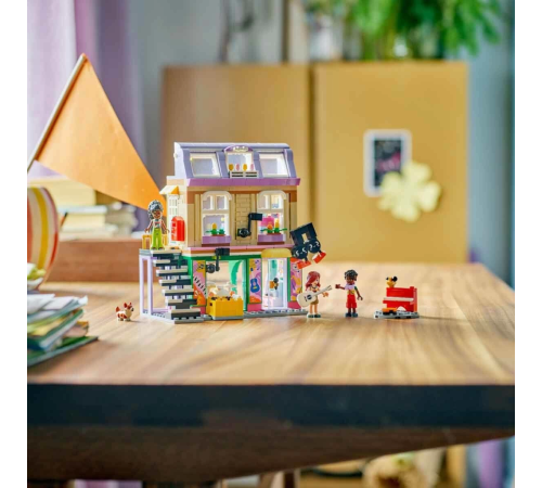 LEGO Friends Müzik Mağazası ve Daire 42653 LEGO Friends Müzik Mağazası ve Daire 42653