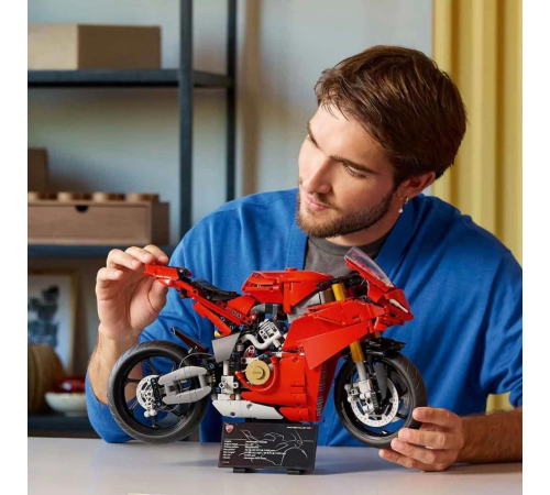 LEGO Technic Ducati Panigale V4 S Motosiklet 42202 LEGO Technic Ducati Panigale V4 S Motosiklet 42202