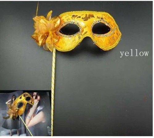 Lüks Taşlı Saplı Maskeli Balo Maskesi Altın Renk 35 cm Lüks Taşlı Saplı Maskeli Balo Maskesi Altın Renk 35 cm