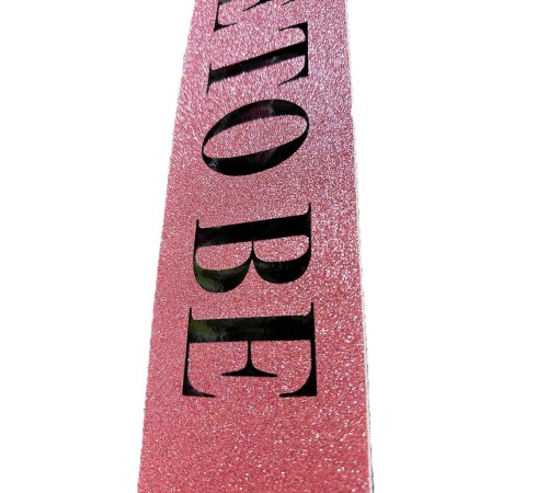 Pembe Üzeri Siyah Kalın Bride To Be Yazılı Simli Işıltılı Kuşak Kemer 10x80 cm Pembe Üzeri Siyah Kalın Bride To Be Yazılı Simli Işıltılı Kuşak Kemer 10x80 cm