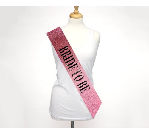 Pembe Üzeri Siyah Kalın Bride To Be Yazılı Simli Işıltılı Kuşak Kemer 10x80 cm Pembe Üzeri Siyah Kalın Bride To Be Yazılı Simli Işıltılı Kuşak Kemer 10x80 cm