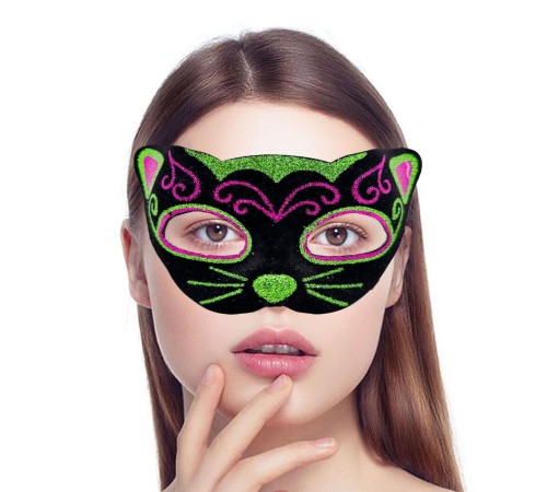 Siyah Kadife Kaplama Üzeri Pembe Yeşil Sim İşlemeli Kedi Maskesi 20x13 cm Siyah Kadife Kaplama Üzeri Pembe Yeşil Sim İşlemeli Kedi Maskesi 20x13 cm