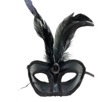 Siyah Renk Rugan Kaplama Kırmızı Tüylü Parti Maskesi 18x20 cm