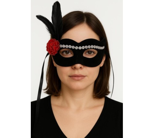 Siyah Renk Süet Kaplama Gümüş Dantelli Kırmızı Gül Tasarımlı Parti Maskesi 18x20 cm