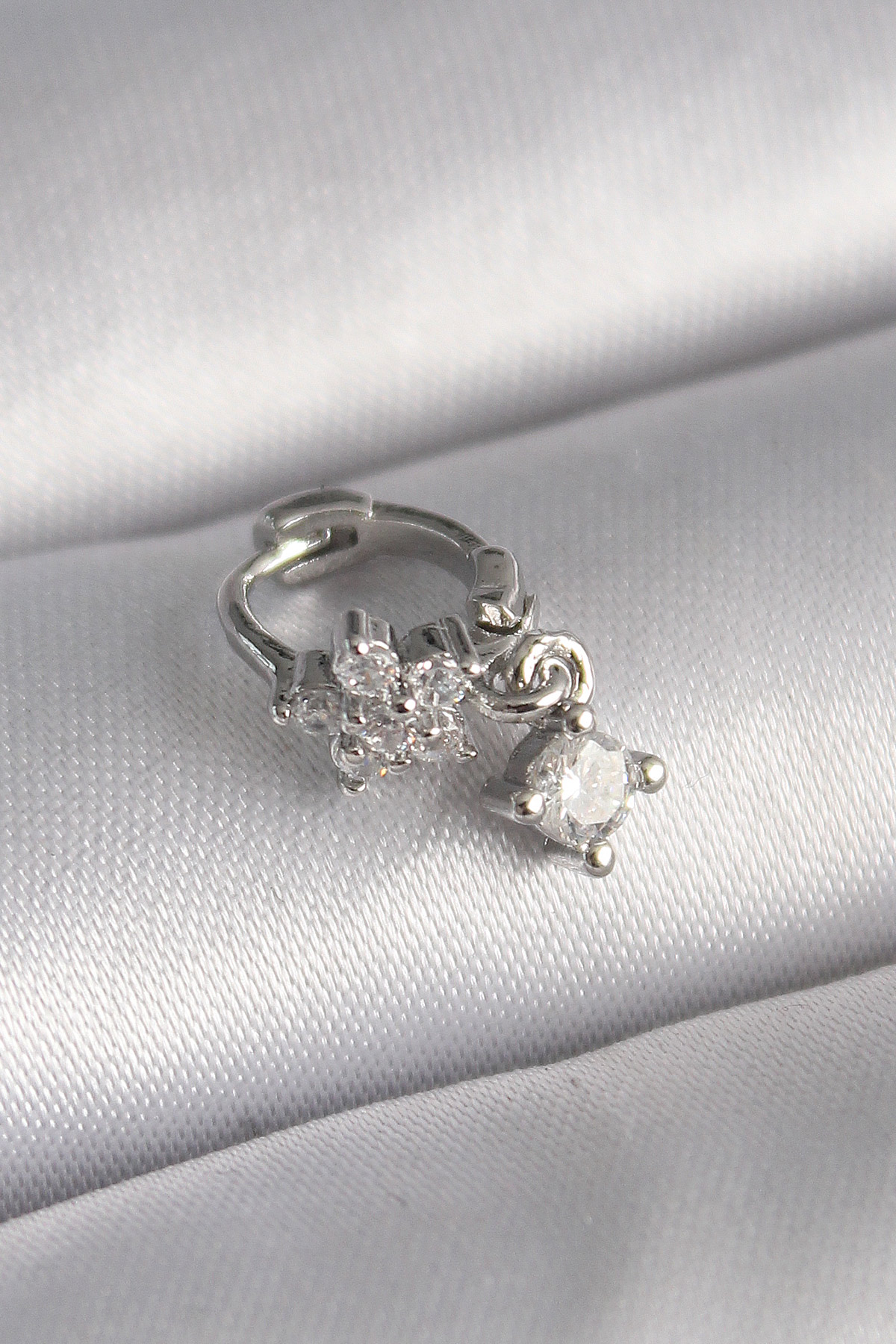 316L Steel Silver Color Zircon Stone Flower Model Drain Detail Tragus Piercing