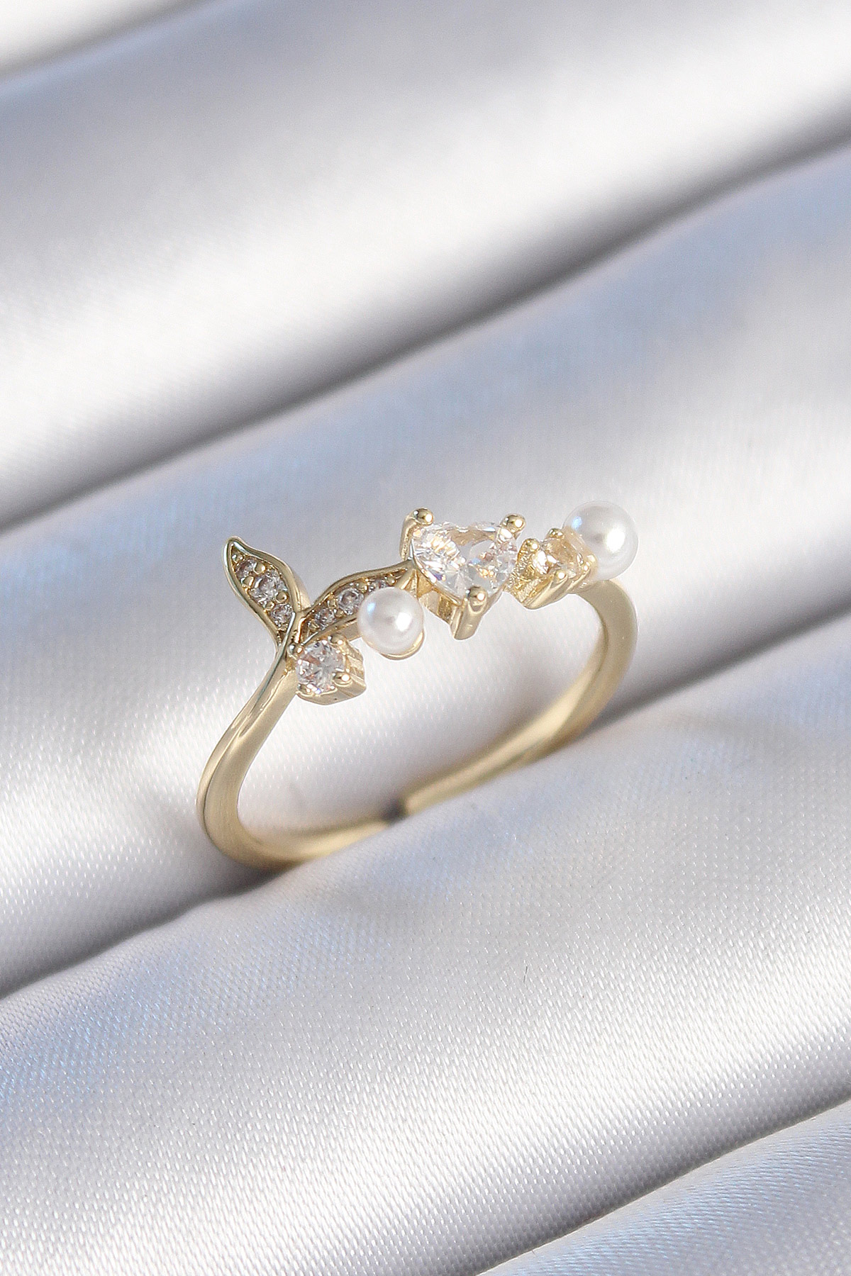 Brass Gold Color Zircon Stone Heart Leaf Model Pearl Detail Women Ring