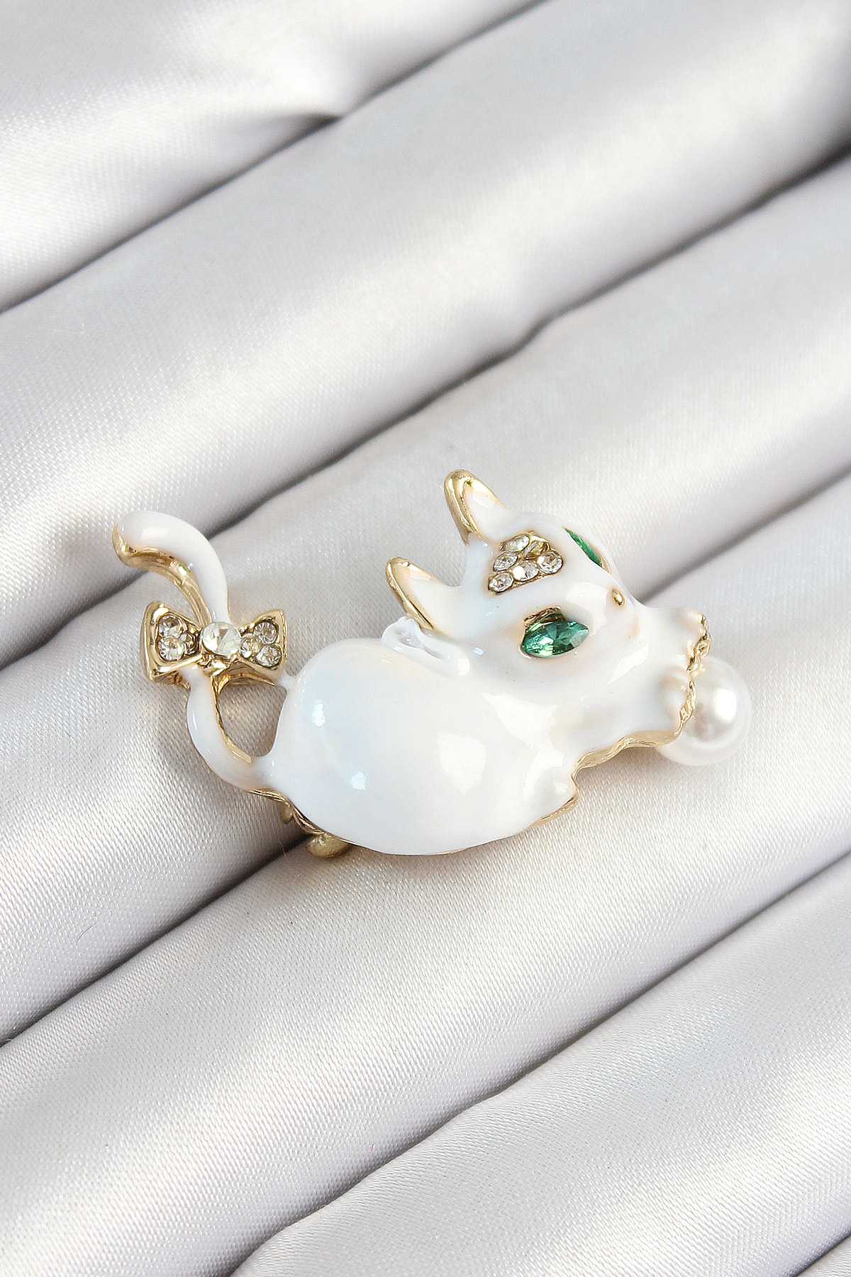Zircon Stone Pearl Detailed White 3D Cat Figure Gold Color Female Brooch