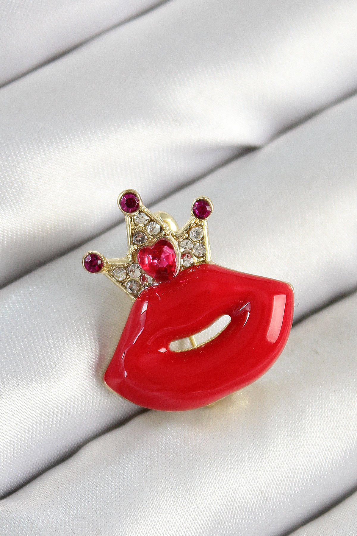 Zircon Stone Queen Crown Detailed 3D Red Lip Figure Gold Color Female Brooch