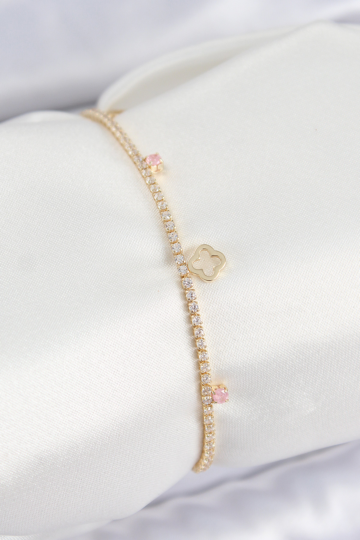 Brass Zircon Stone Clover Model Gold Color Women Wristilk