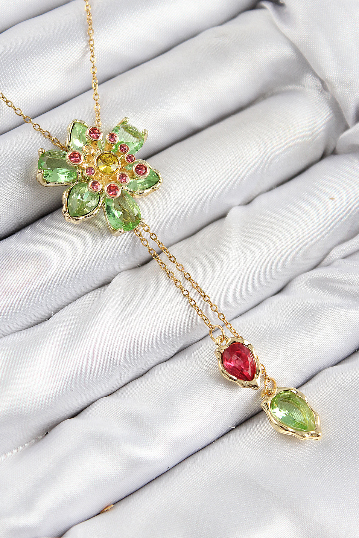 VIP Rice Zirconia Stone Floral Model Gold Color Elevator Female Pendant