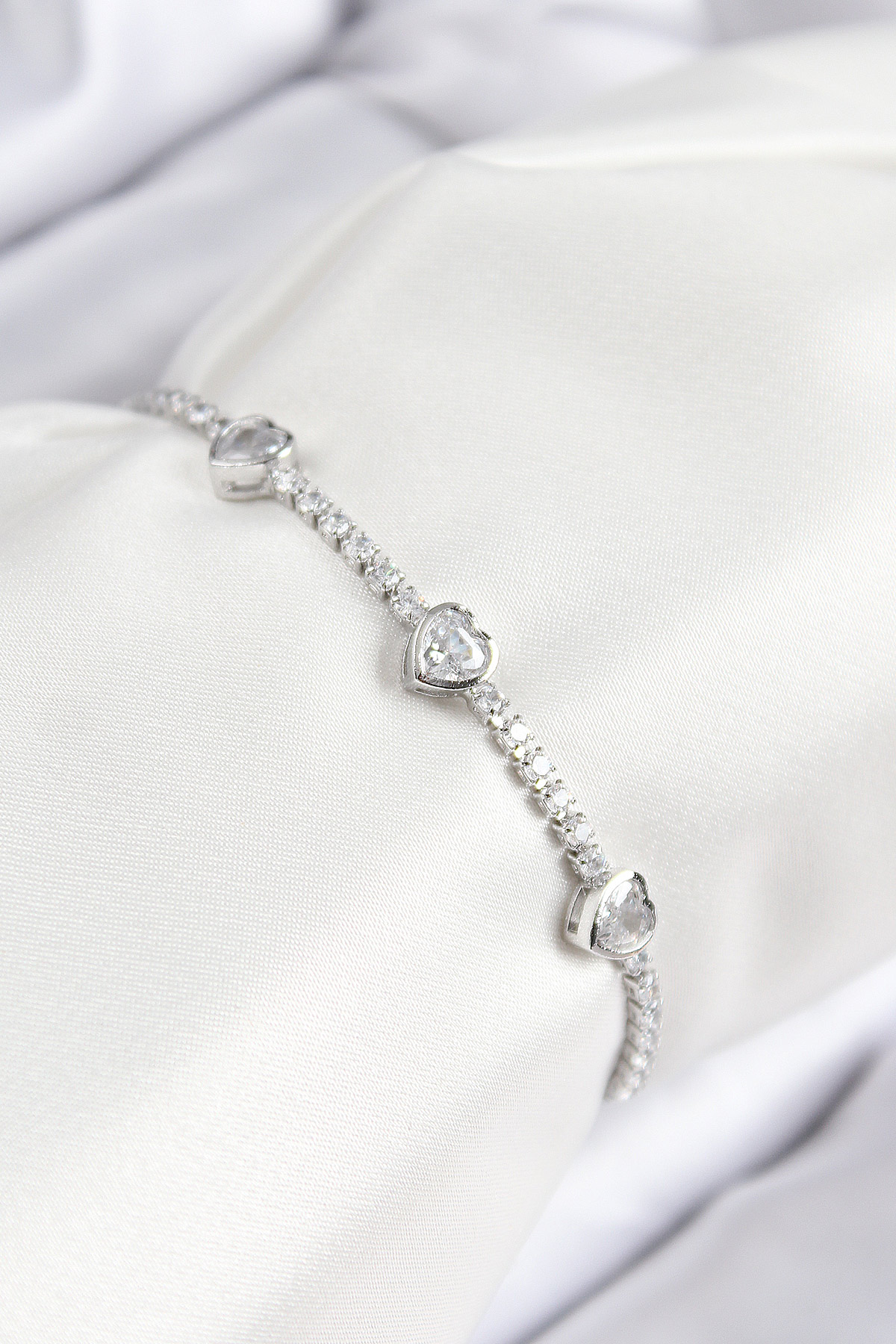 Brass Zircon Stone Inline Heart Model Silver Color Elevator Female Bracelet