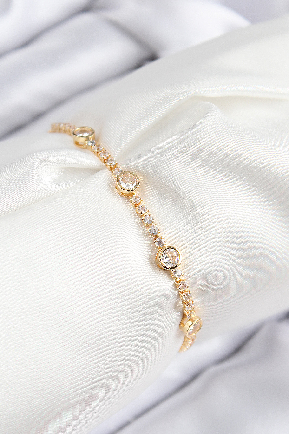 Brass Zirconia Stone Circle Model Gold Color Elevator Female Bracelet
