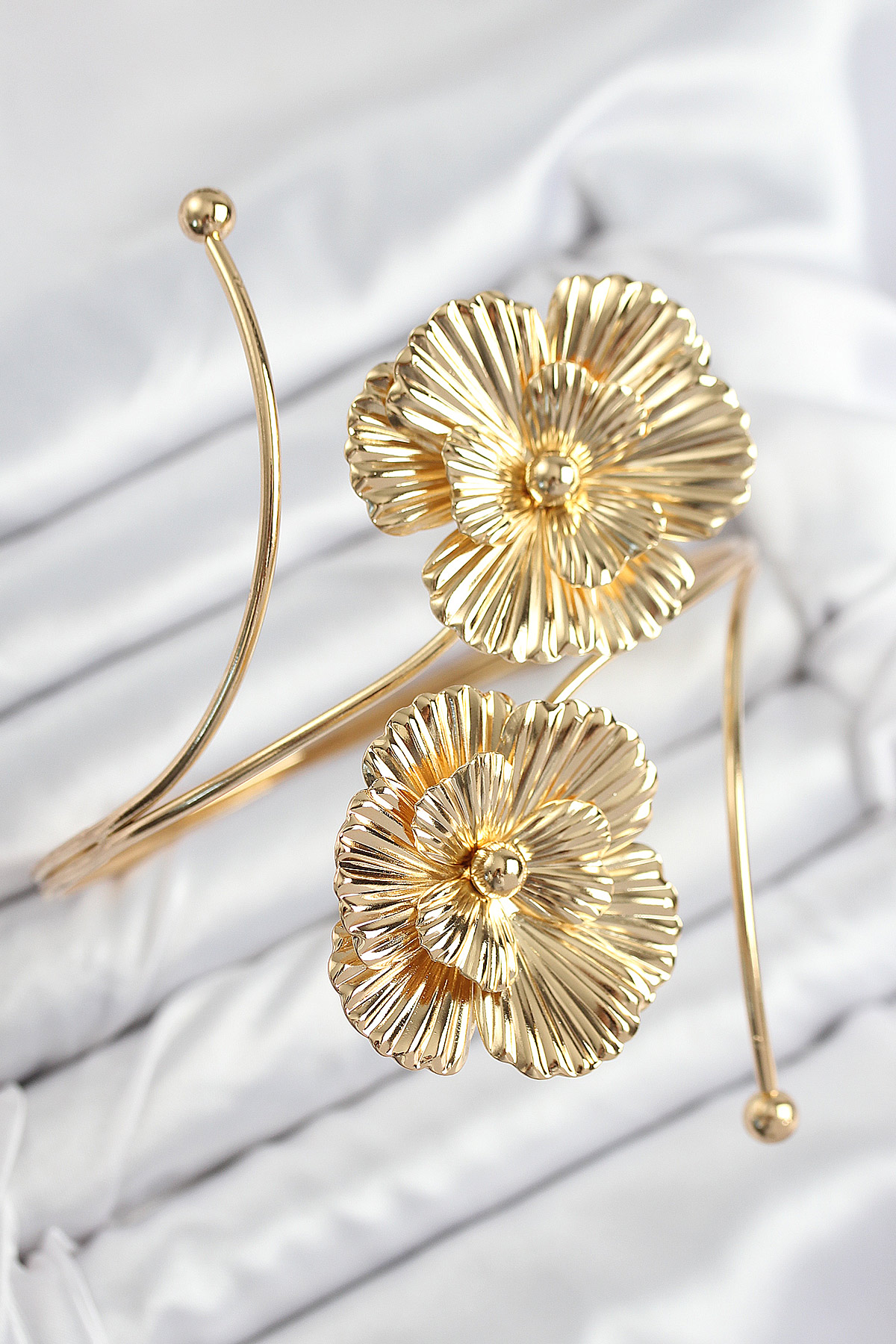 Brass Floral Model Gold Color Female Pazu Bracelet
