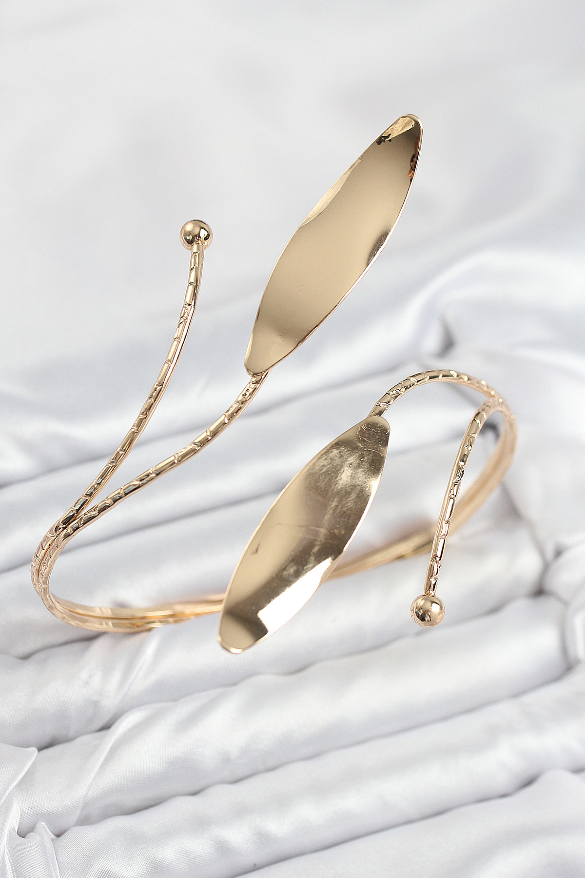 Brass Leaf Model Gold Color Female Pazu Bracelet