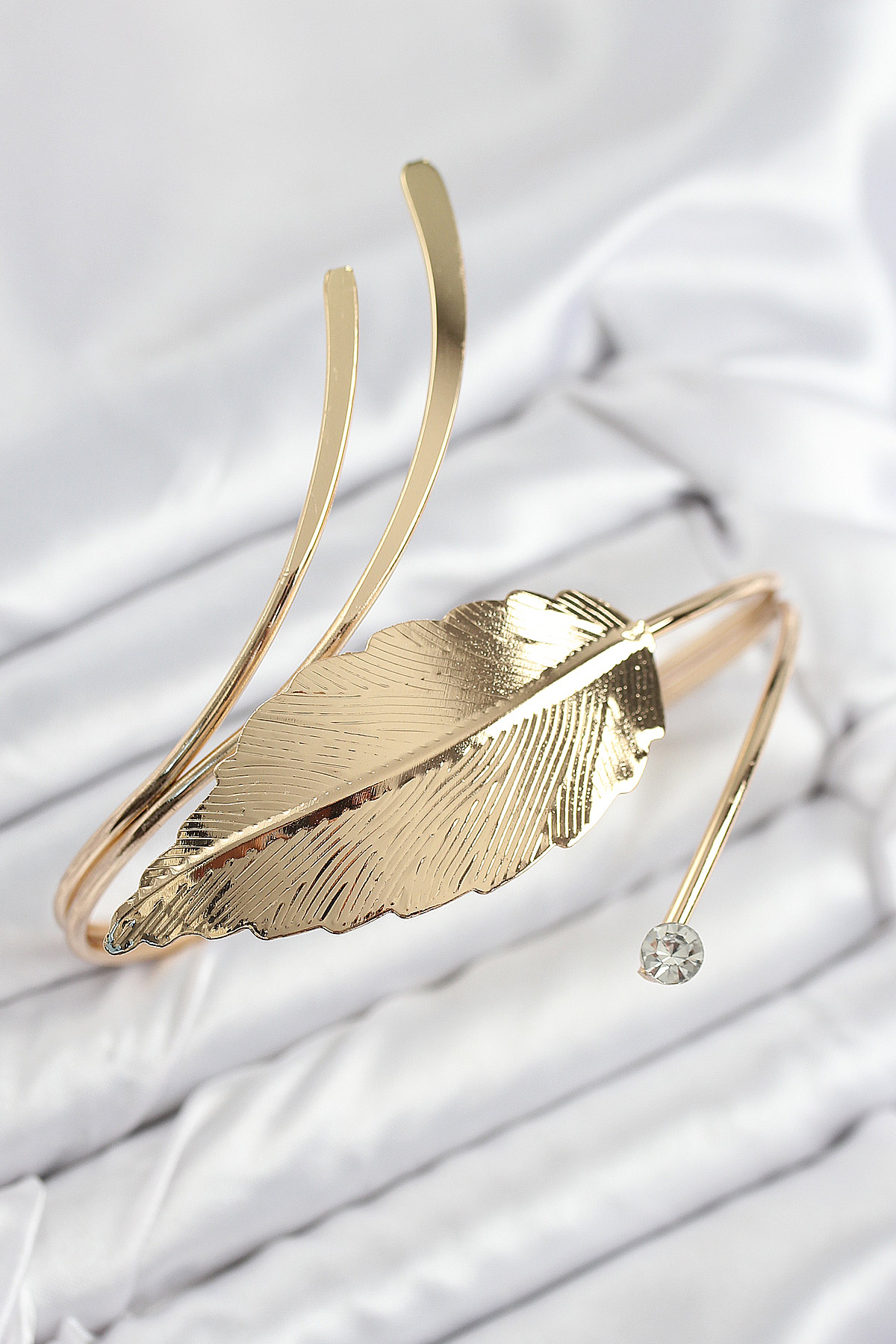 Brass Leaf Model Gold Color Female Pazu Bracelet