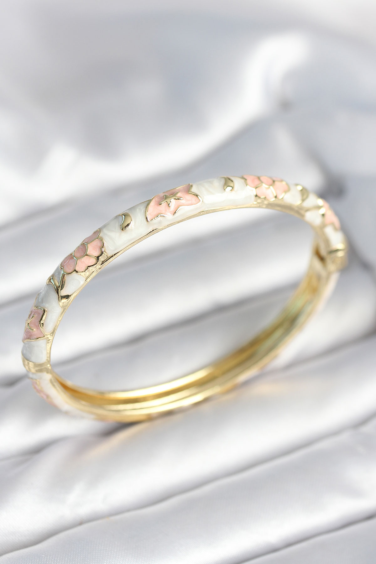 Toptan Bulurum Beyaz Pembe Renk Detaylı Mineli Kelepçe