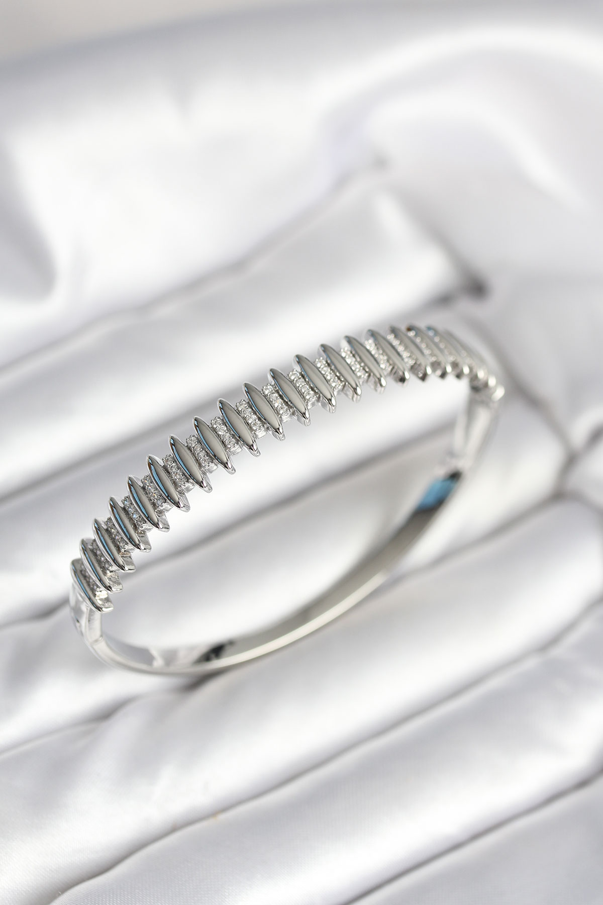 Toptan Bulurum Gümüş Renk Zirkon Taşlı Pirinç Kadın Kelepçe