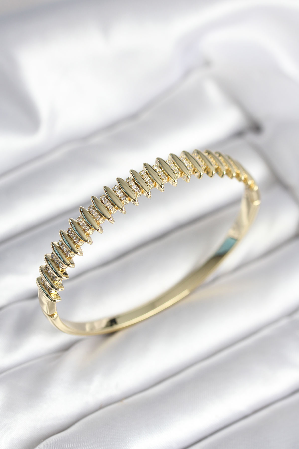 Toptan Bulurum Gold Renk Zirkon Taşlı Pirinç Kadın Kelepçe