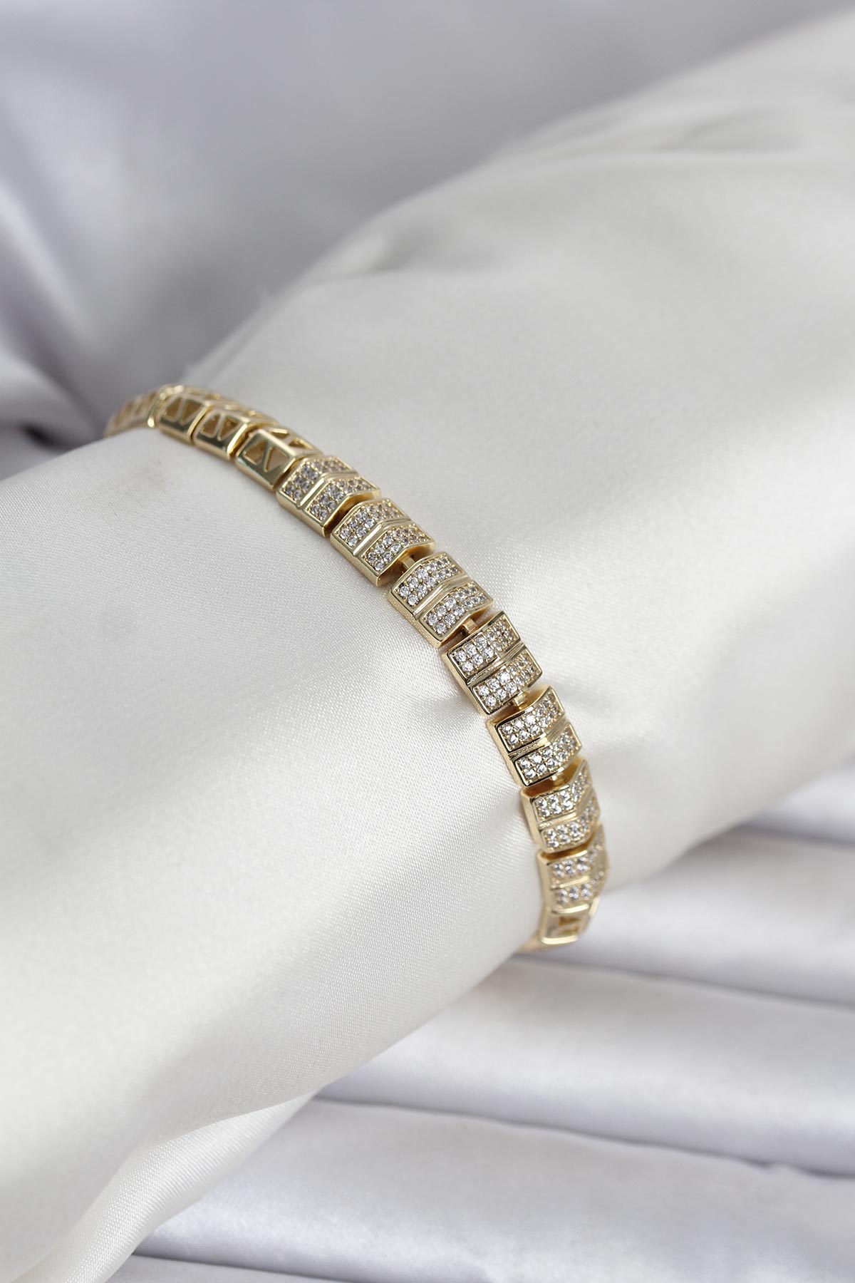 Xuping Zirkon Taşlı Gold Renk Kadın Bileklik