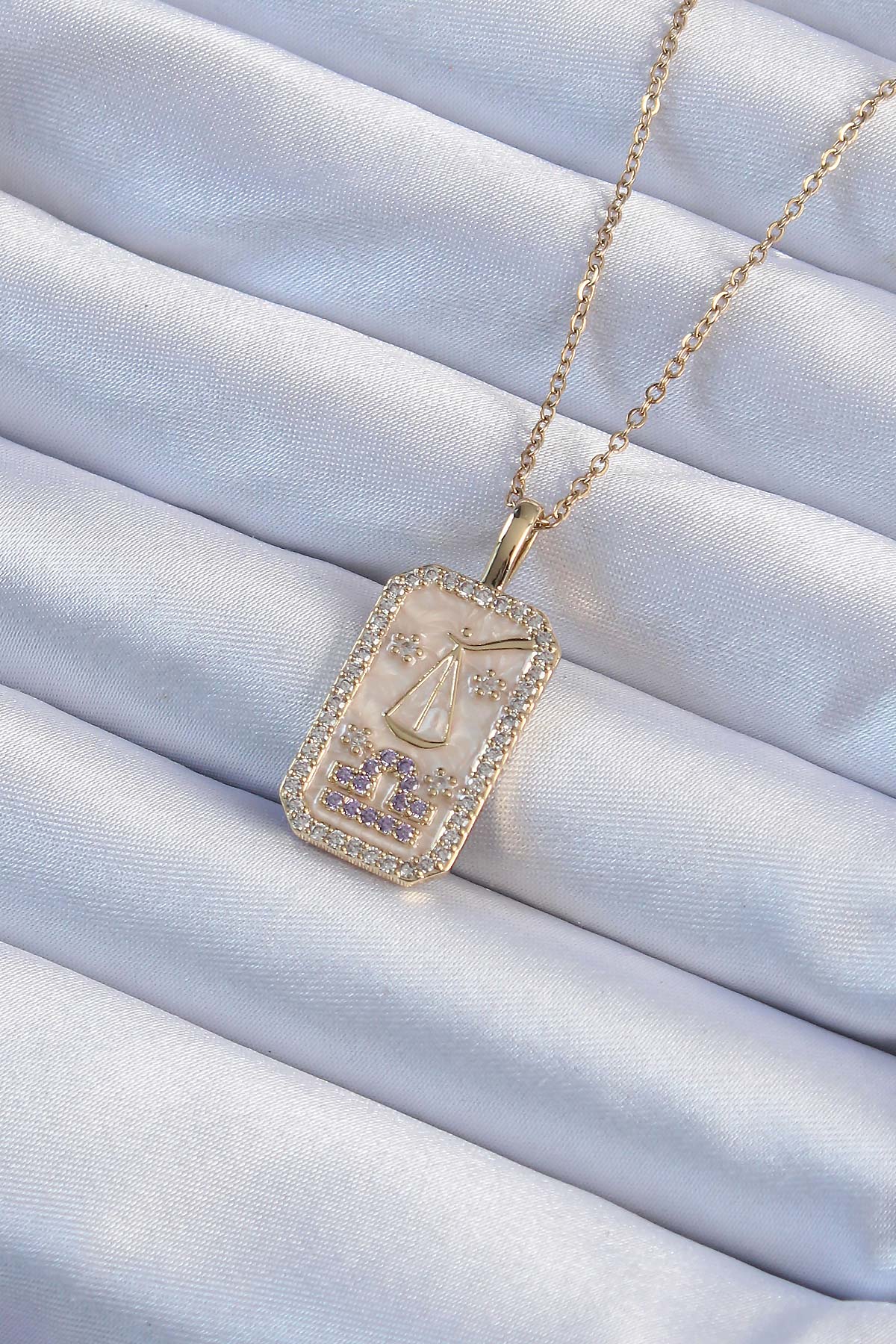 316L Çelik Zincir Gold Renk Lila Zirkon Taşlı Tarot Kolye