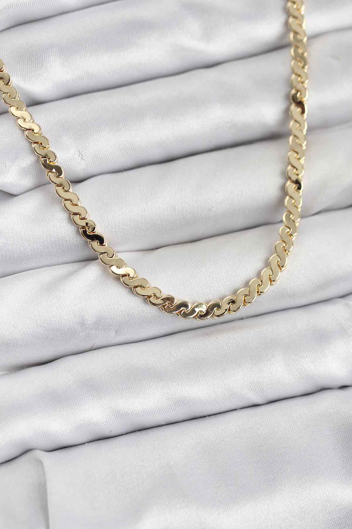 Pirinç Gold Renk Yassı Zincir Kadın Kolye