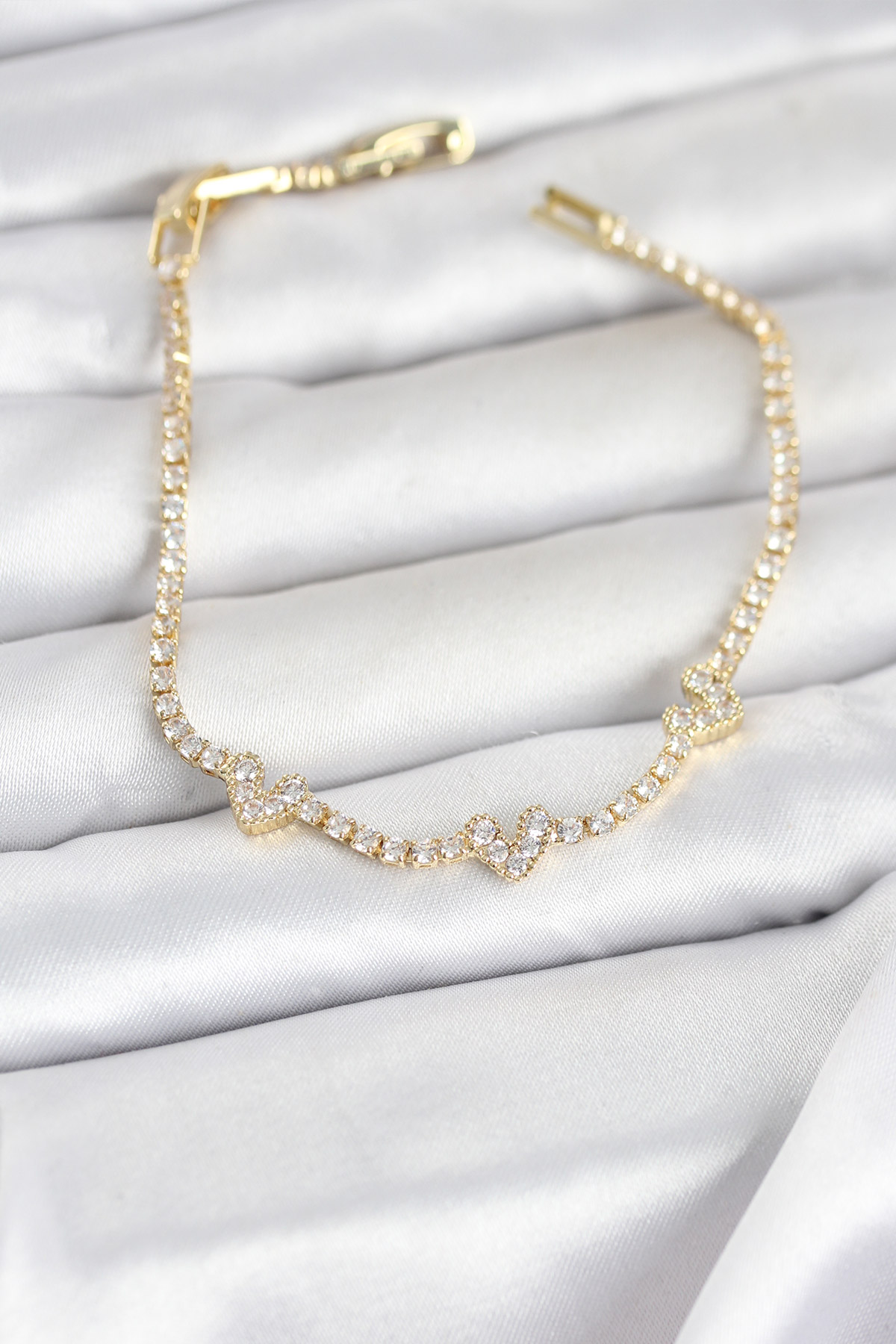 Pirinç Gold Renk Kalp Model Zirkon Taşlı Su Yolu Kadın Bileklik